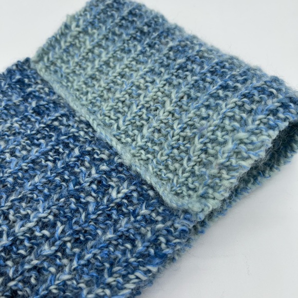Blue, variegated cowl, hand knit. - Picture 4 of 8